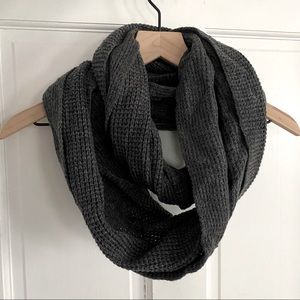 Gray Circle Scarf | Waffle Texture | Comfy